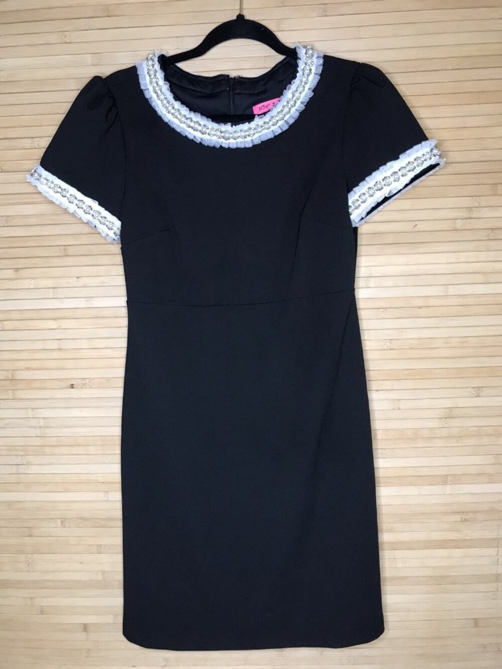 VTG Betsey Johnson Black Scuba Crepe Pearl Jewel Trim Short Sleeve Dress sz 4